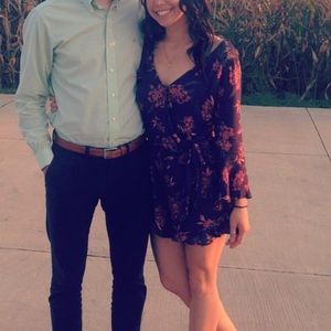 Super cute floral side tie romper Size M